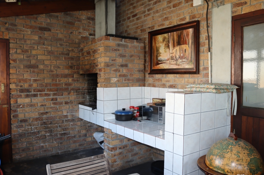 6 Bedroom Property for Sale in Kleinmond Western Cape